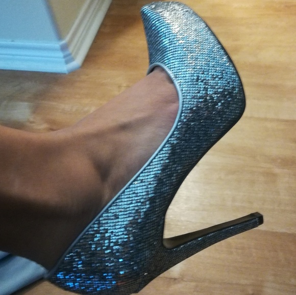 💙Beautiful sparkly bcbg platform heels - Picture 3 of 8